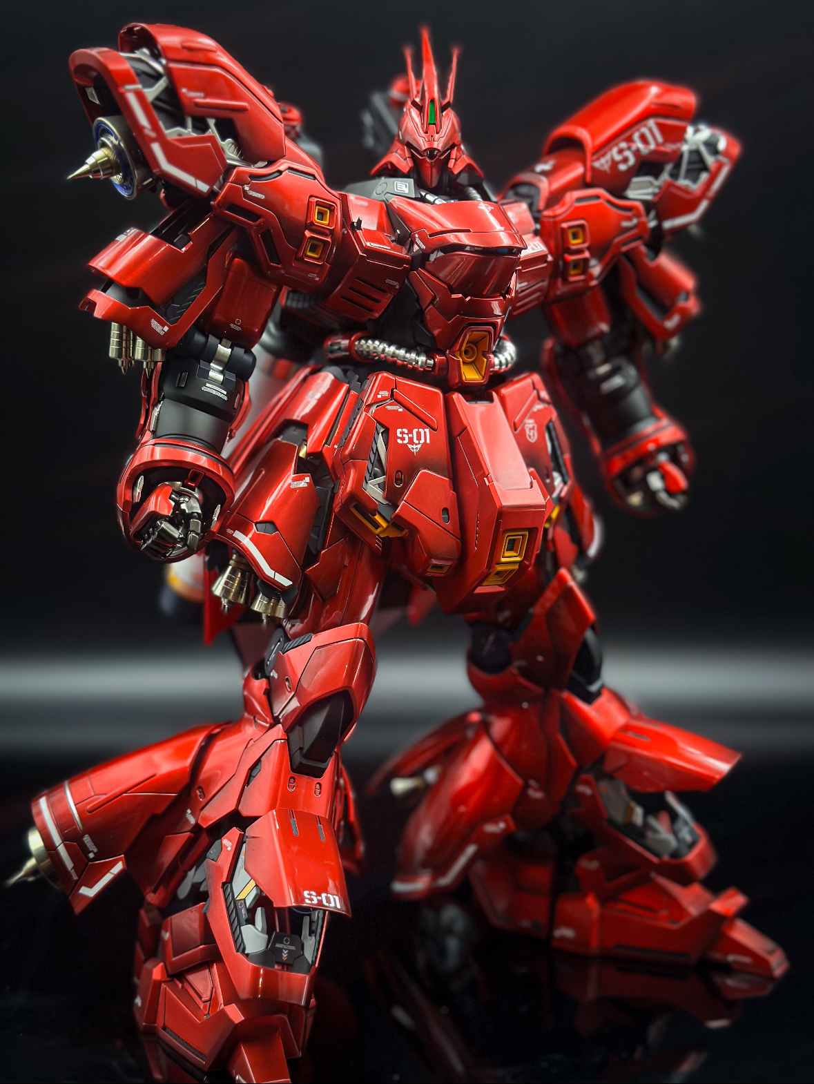 MG Char's Zaku II (Premium Chrome Custom) Handcrafted Finished Model - 图片 2