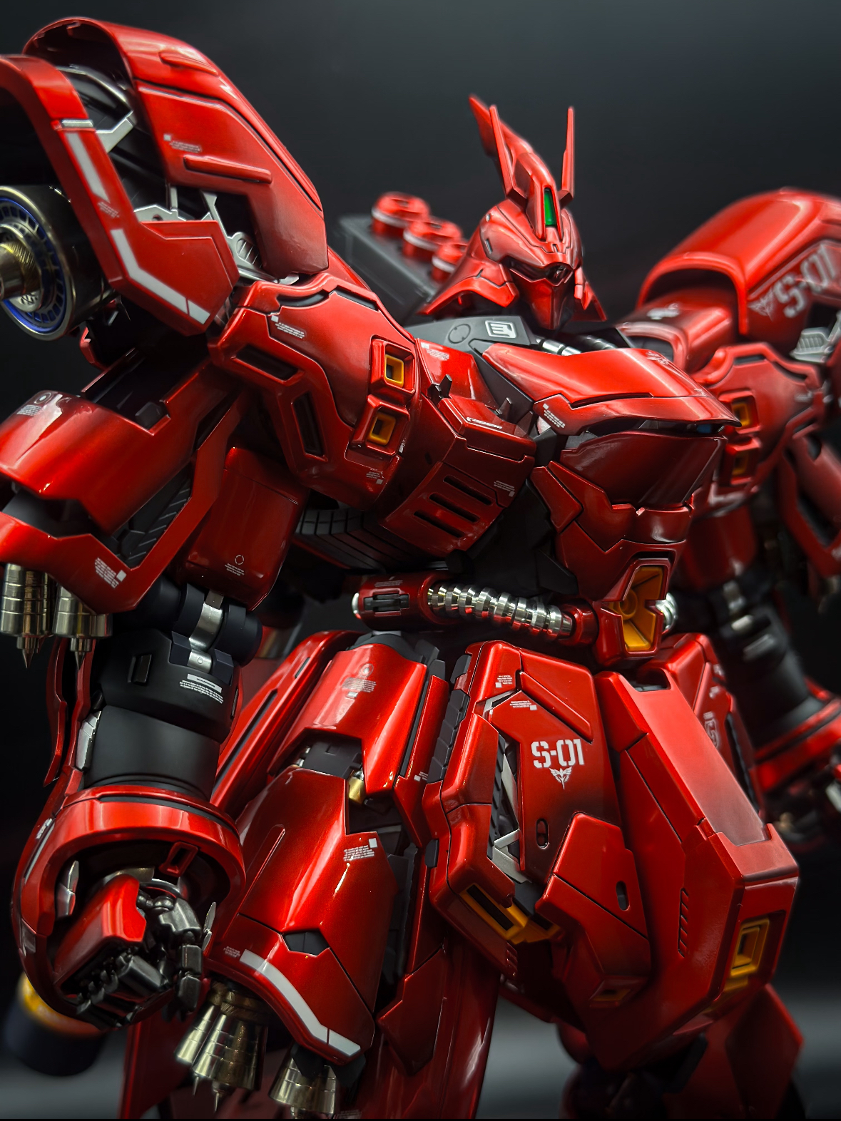 MG Char's Zaku II (Premium Chrome Custom) Handcrafted Finished Model - 图片 3